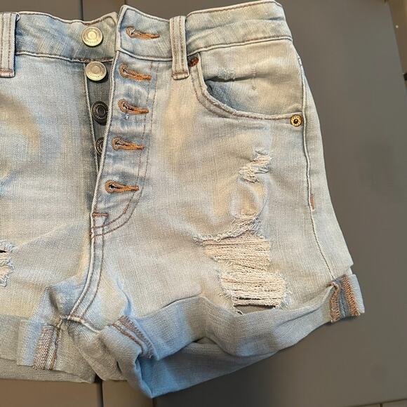 AEROPOSTALE RIPPED/ DISTRESSED SHORTS size 2 - Picture 4 of 7